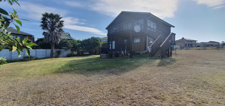 3 Bedroom Property for Sale in Boggomsbaai Western Cape